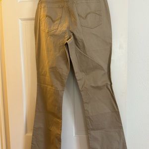 NWT Lee Riders